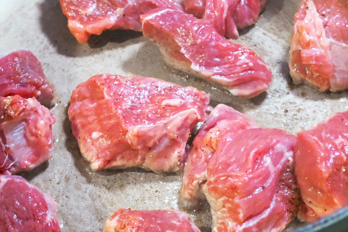browning the beef for japanese curry