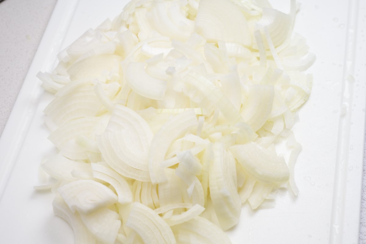 finished pile of onions slices for jam