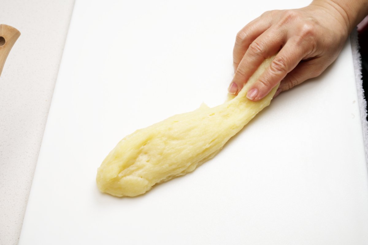forming mochi