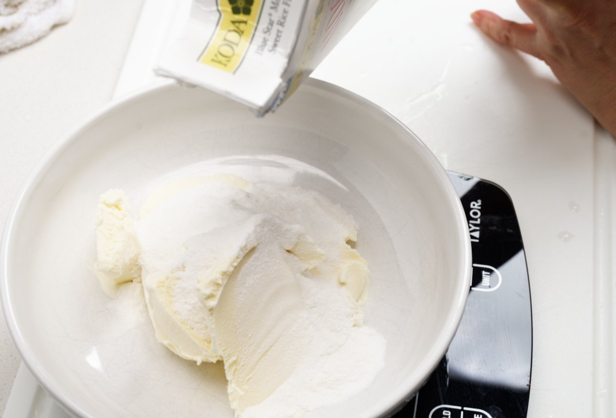 adding mochi flour to the ice cream