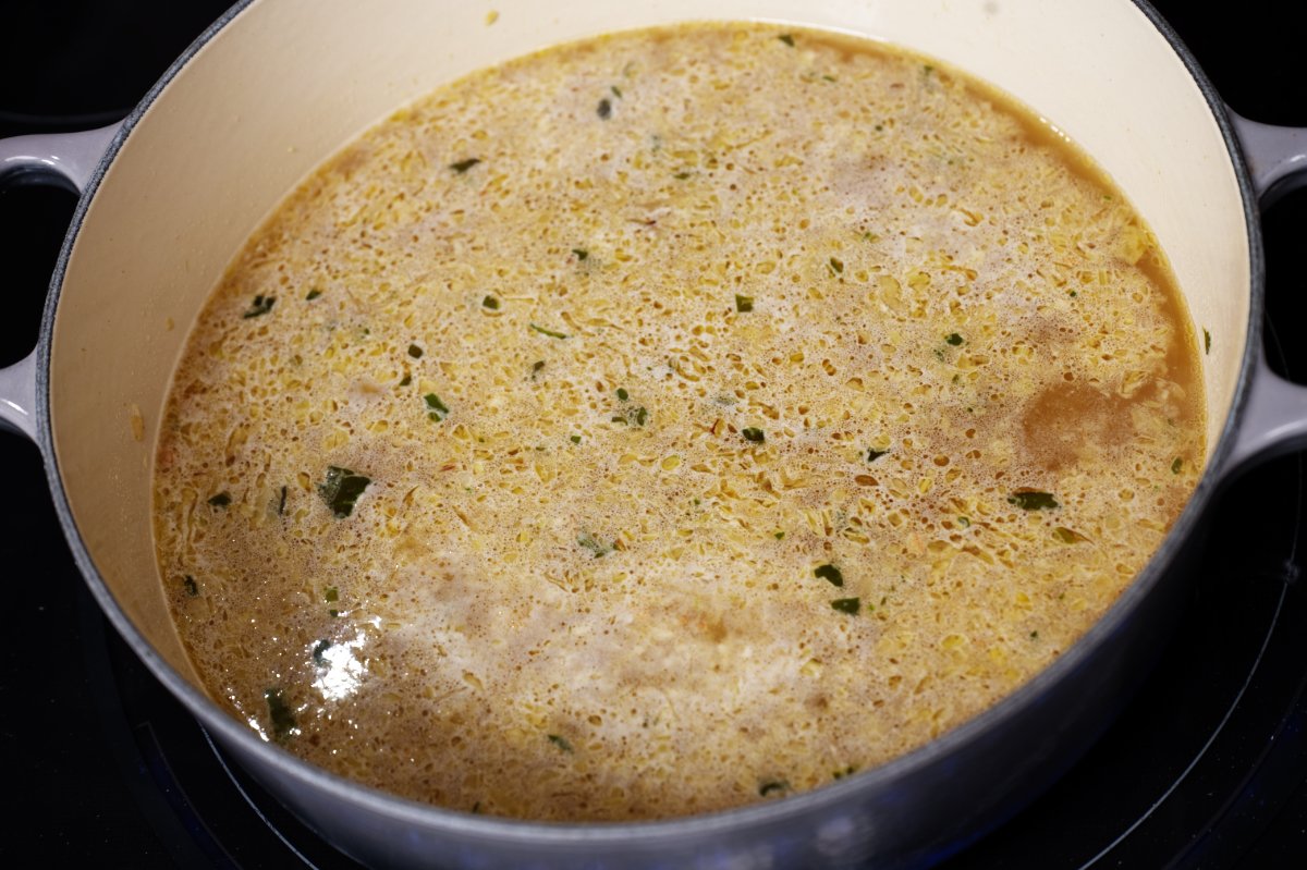 pic of the stock filling soup pot