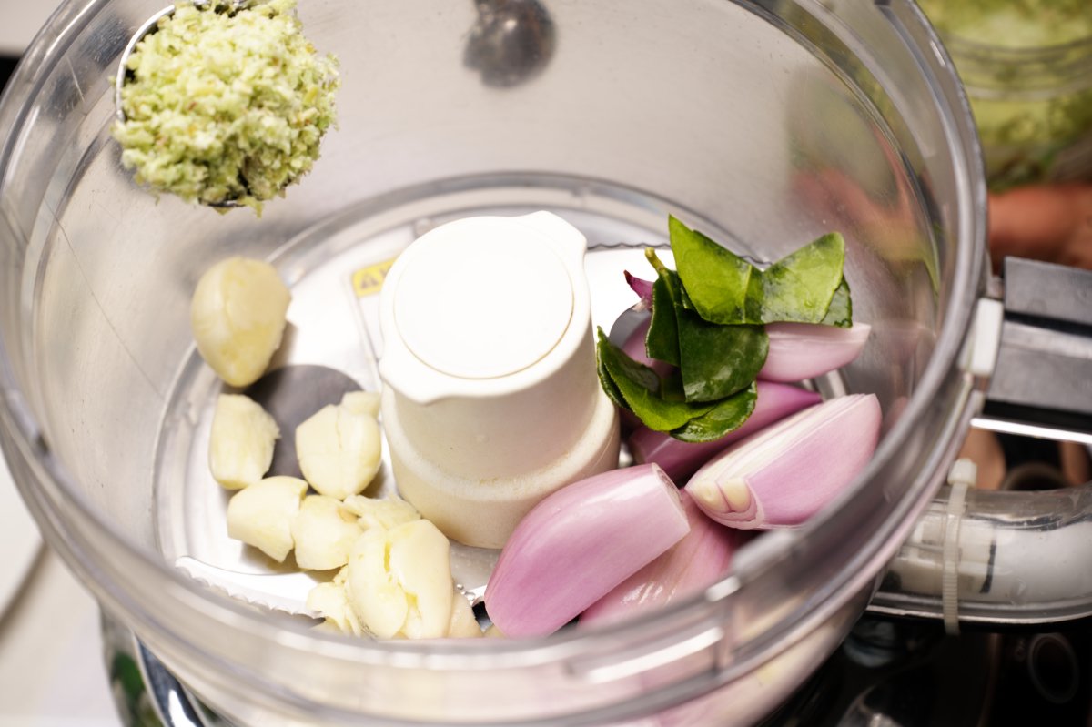 making a paste for Lemongrass shrimp noodle soup