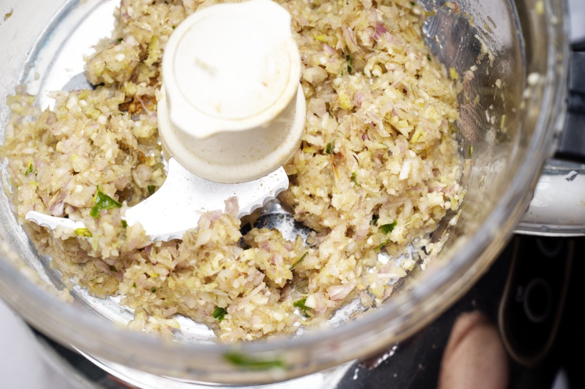 photo of aromatic lemongrass paste in processor