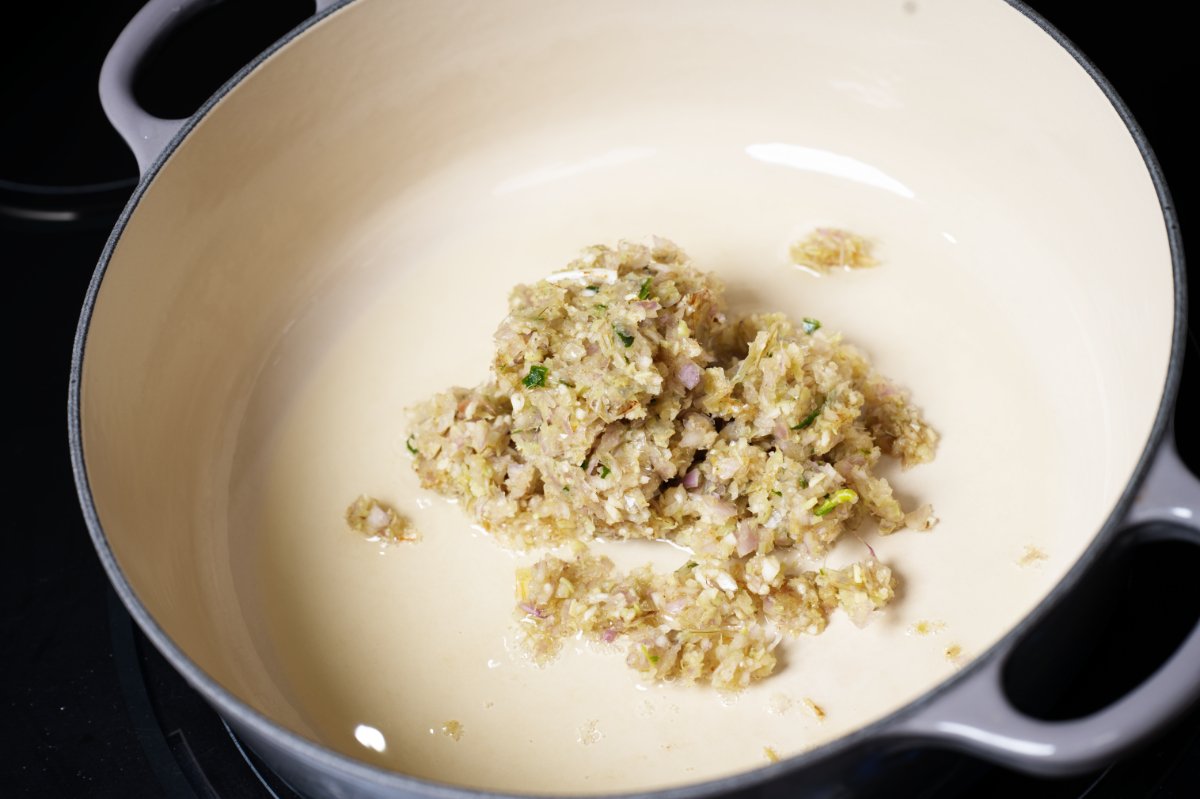 photo of cooking lemongrass shrimp paste