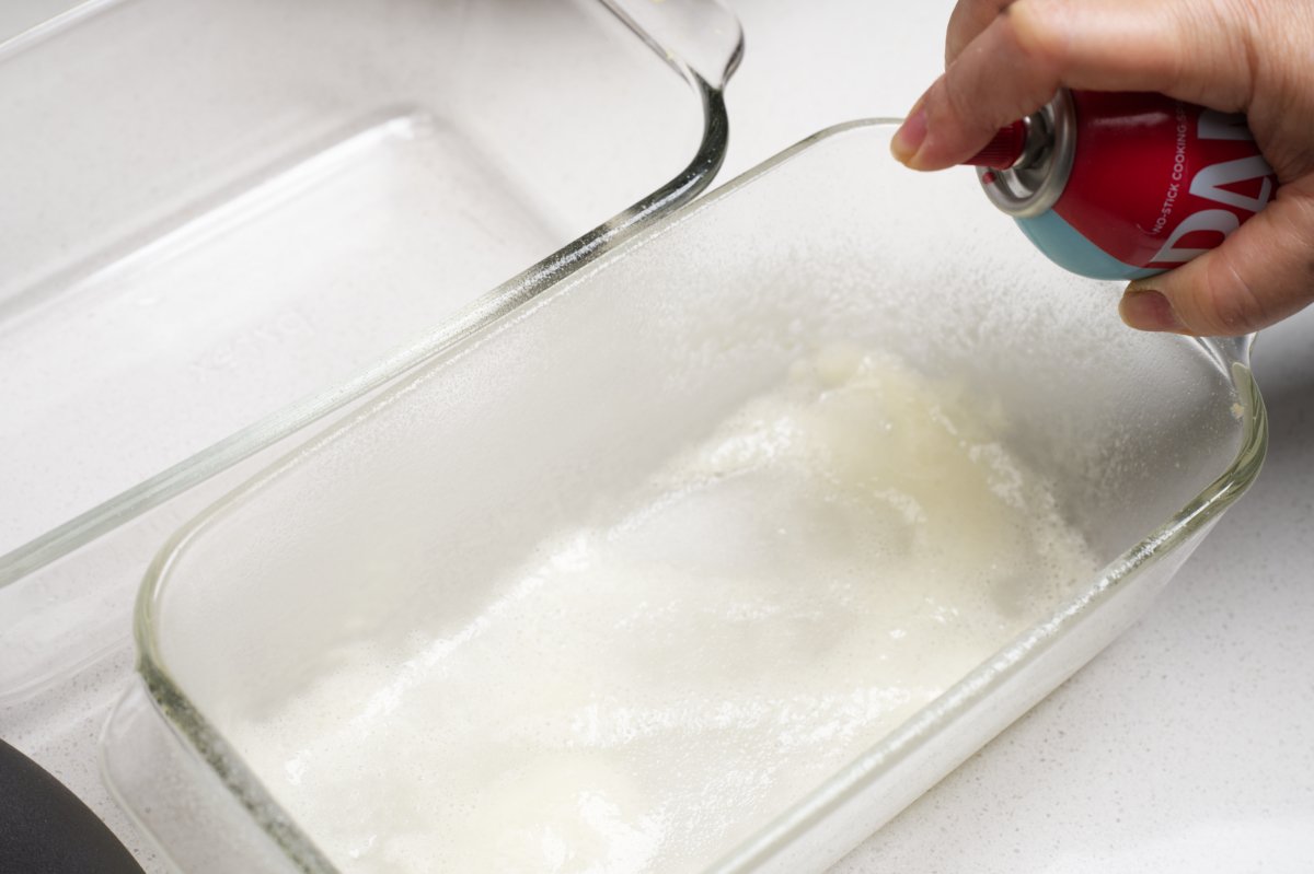 prepping cake pan