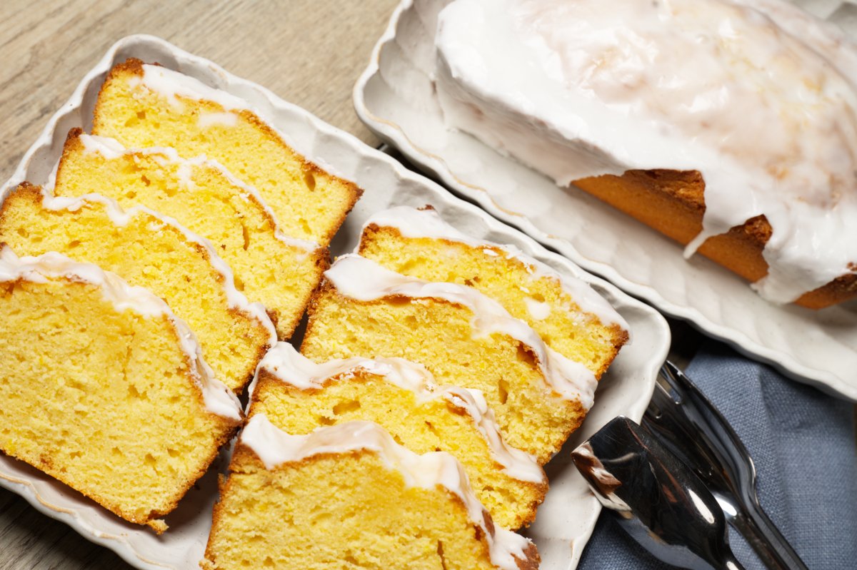 finished beauty shot of lemon pound cake