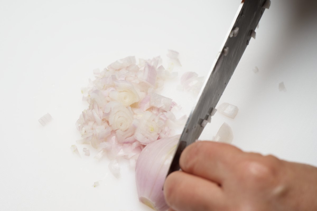 prepping shallot