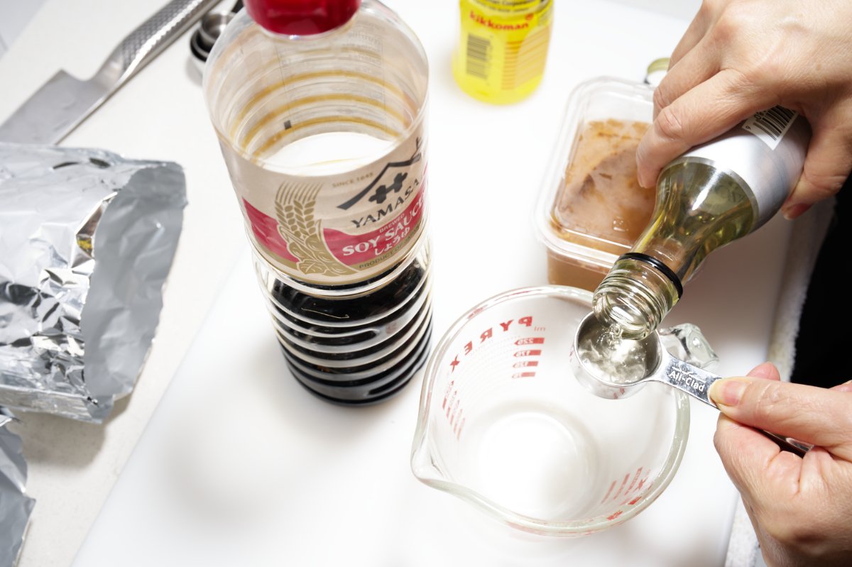 adding sake to kinoko sauce