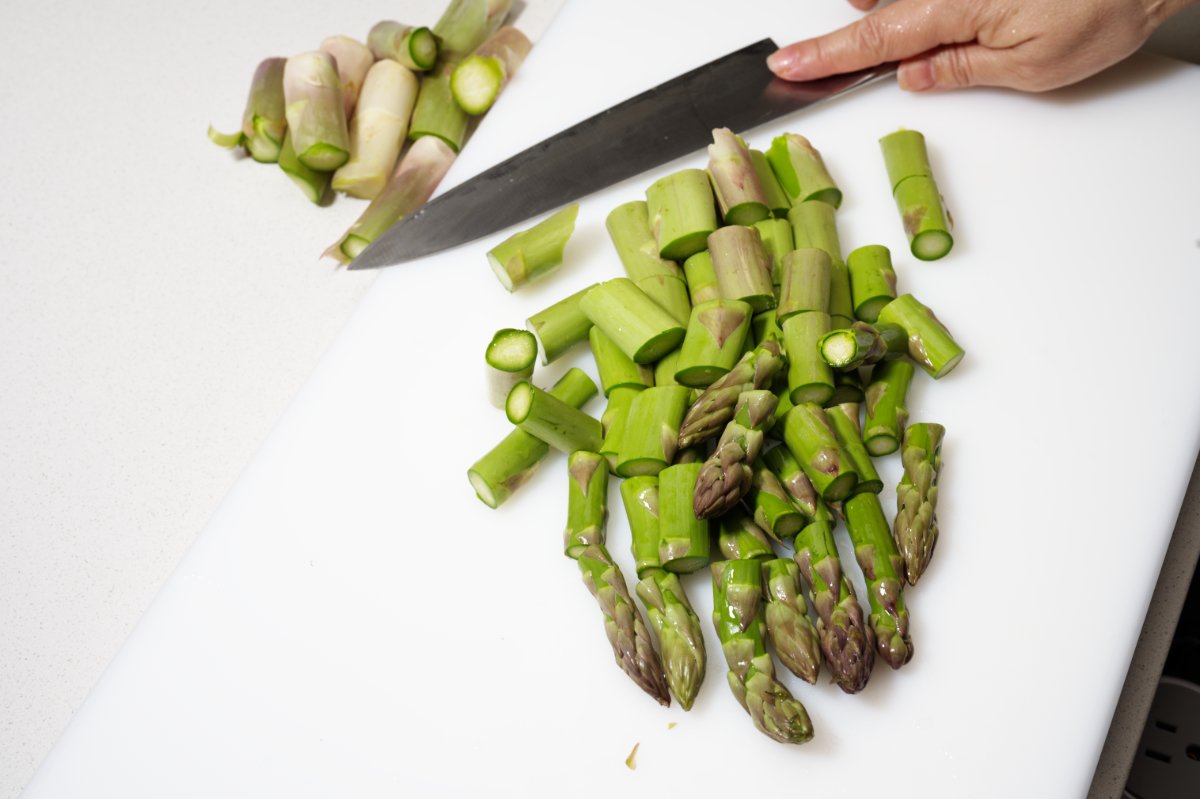 cutting asparagus into bite sized pieces