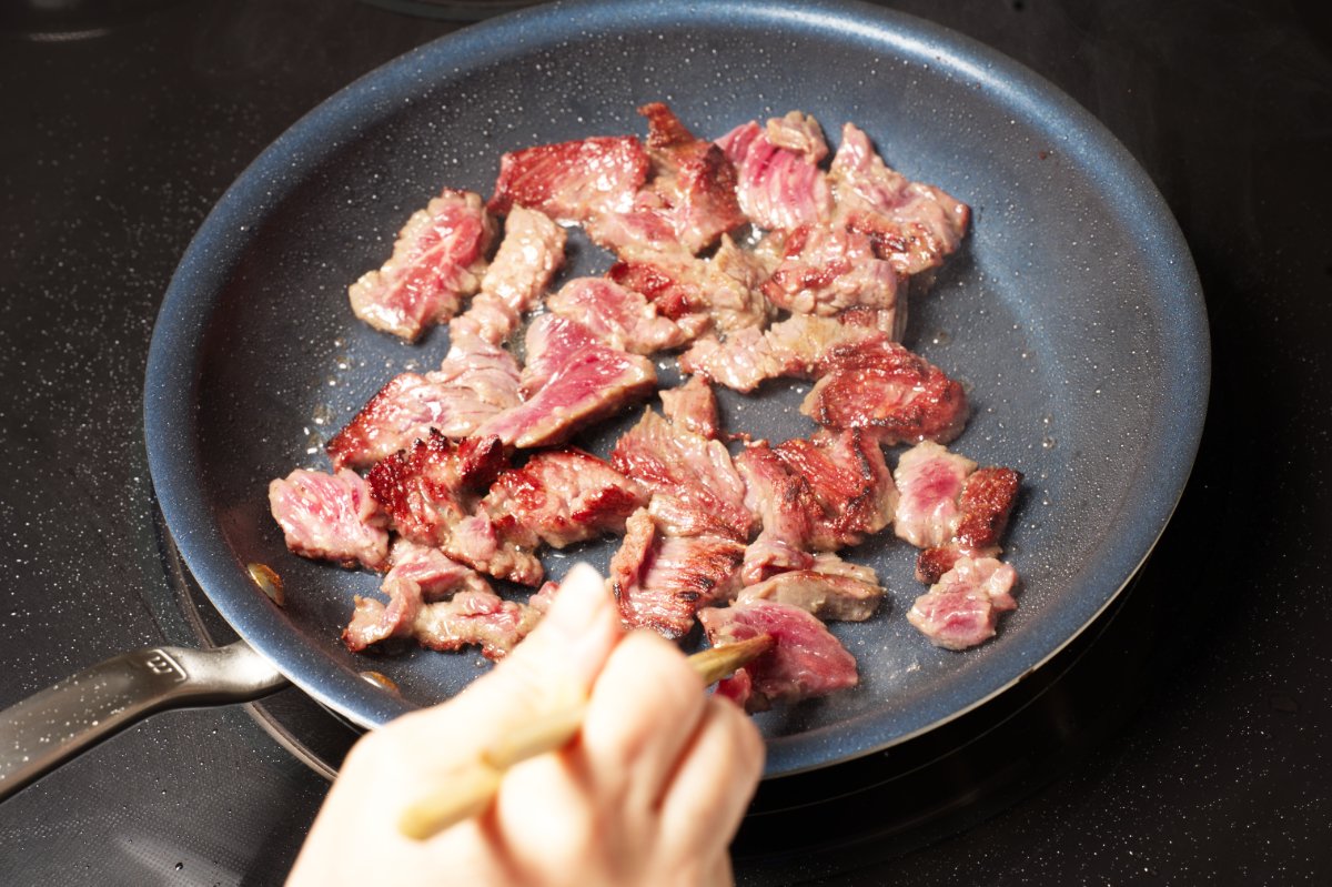 stir frying beef for fried rice