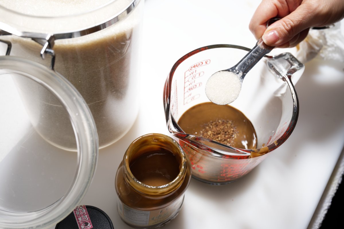 adding sugar to dan dan noodles sauce