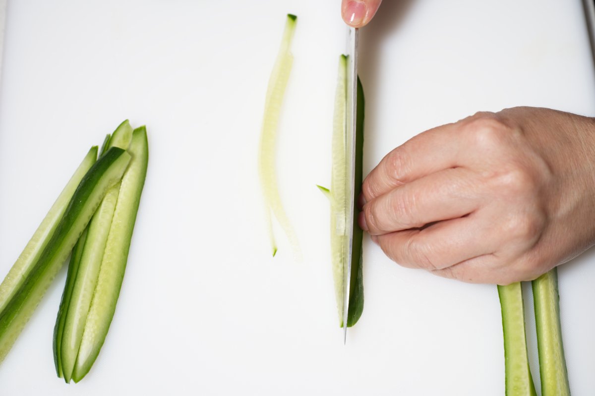 removing cucumber seeds