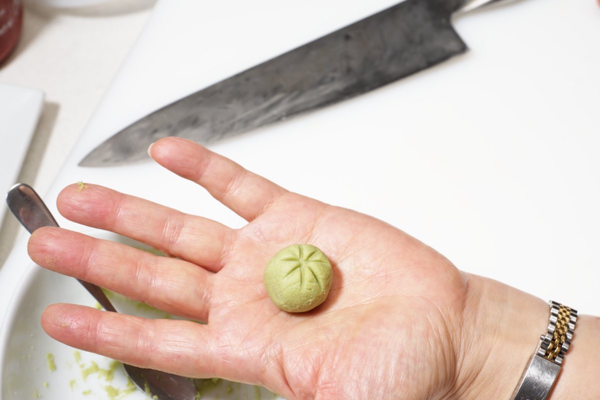 scoring wasabi with knife california rolls