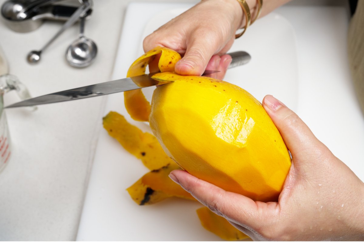 peeling the mango