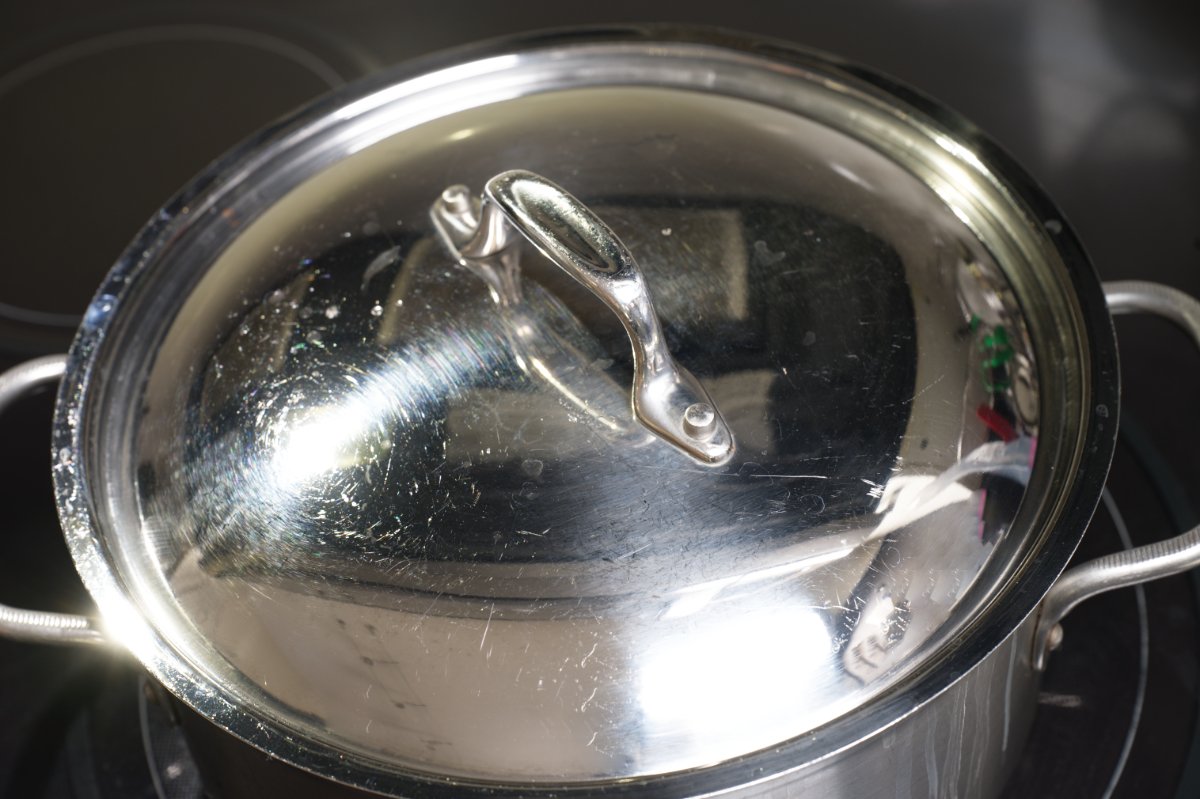 covering the pot to simmer for chilled shrimp with asian pesto