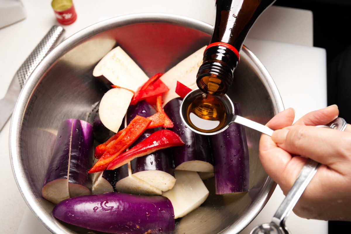 pouring rice vinegar over veggies