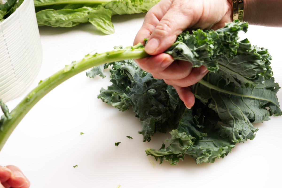 removing kale stem