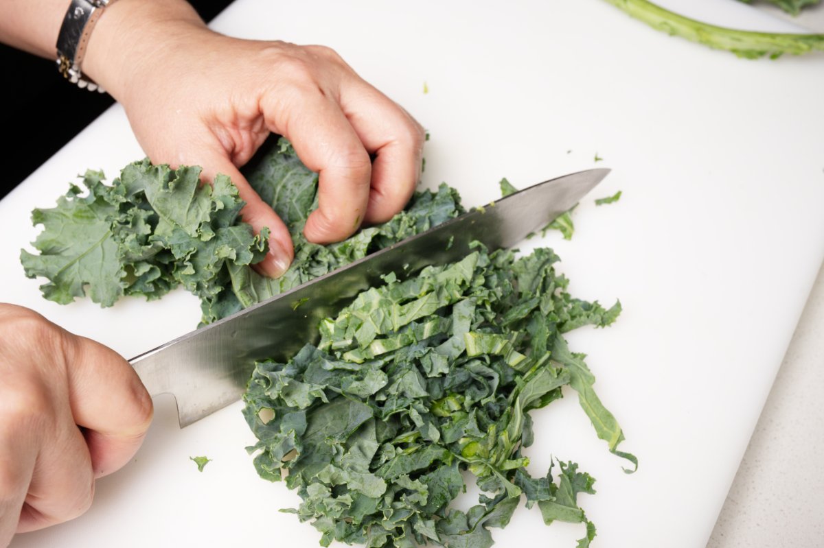 making kale ribbons