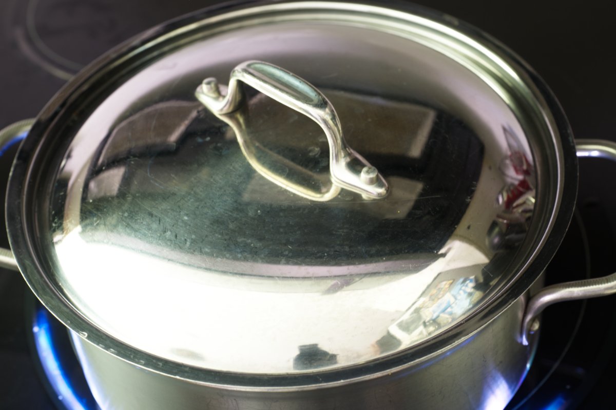 cover rice with lid