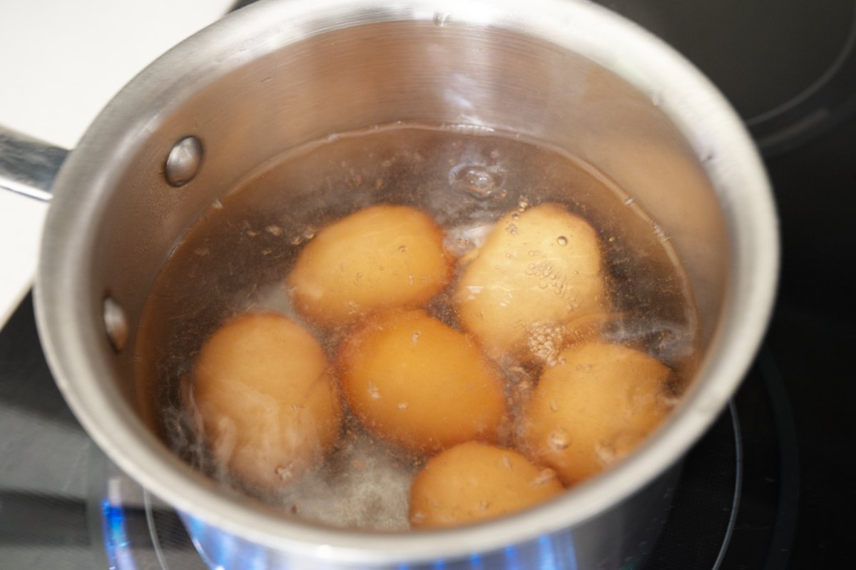 boiling eggs for japanese egg sandwiches