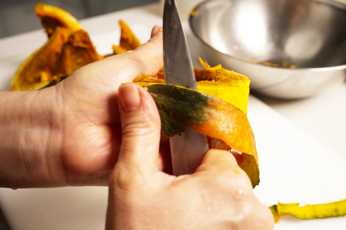 removing kabocha skin
