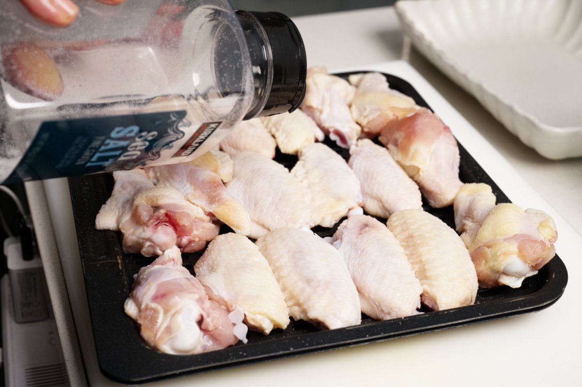 seasoning wings with salt