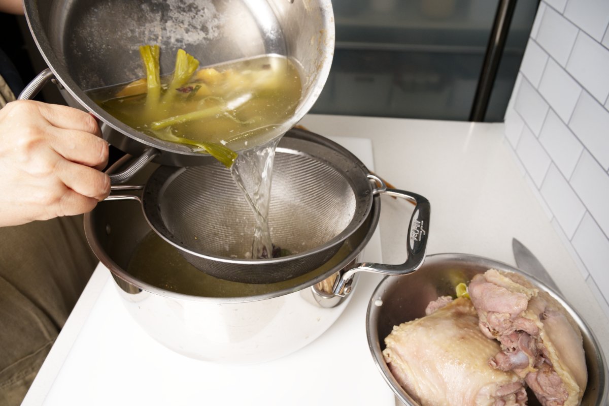 straining the turkey stock
