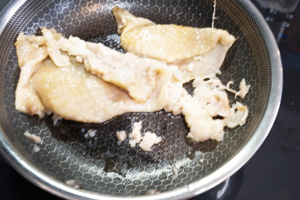putting turkey skin in skillet