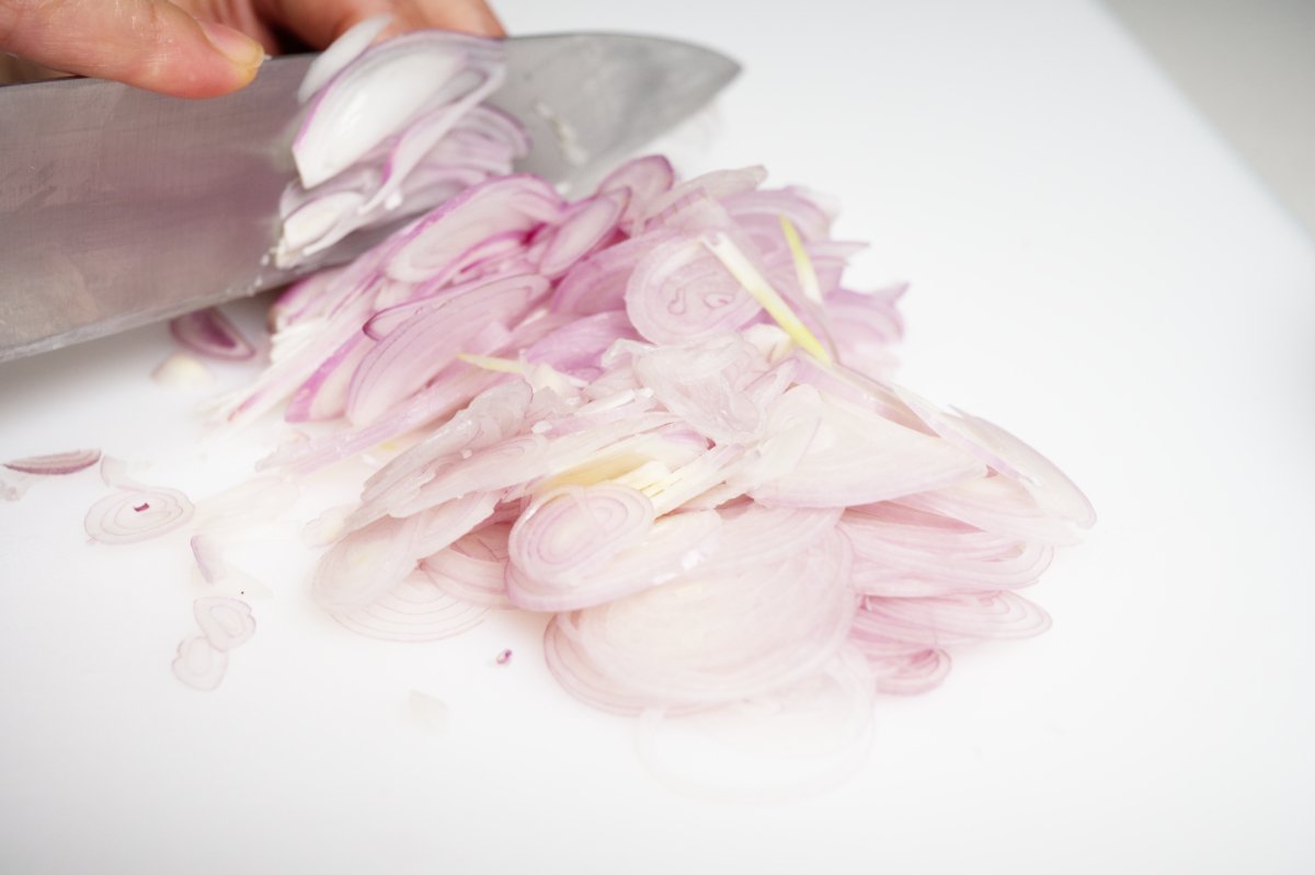 slicing shallots for taiwanese turkey rice