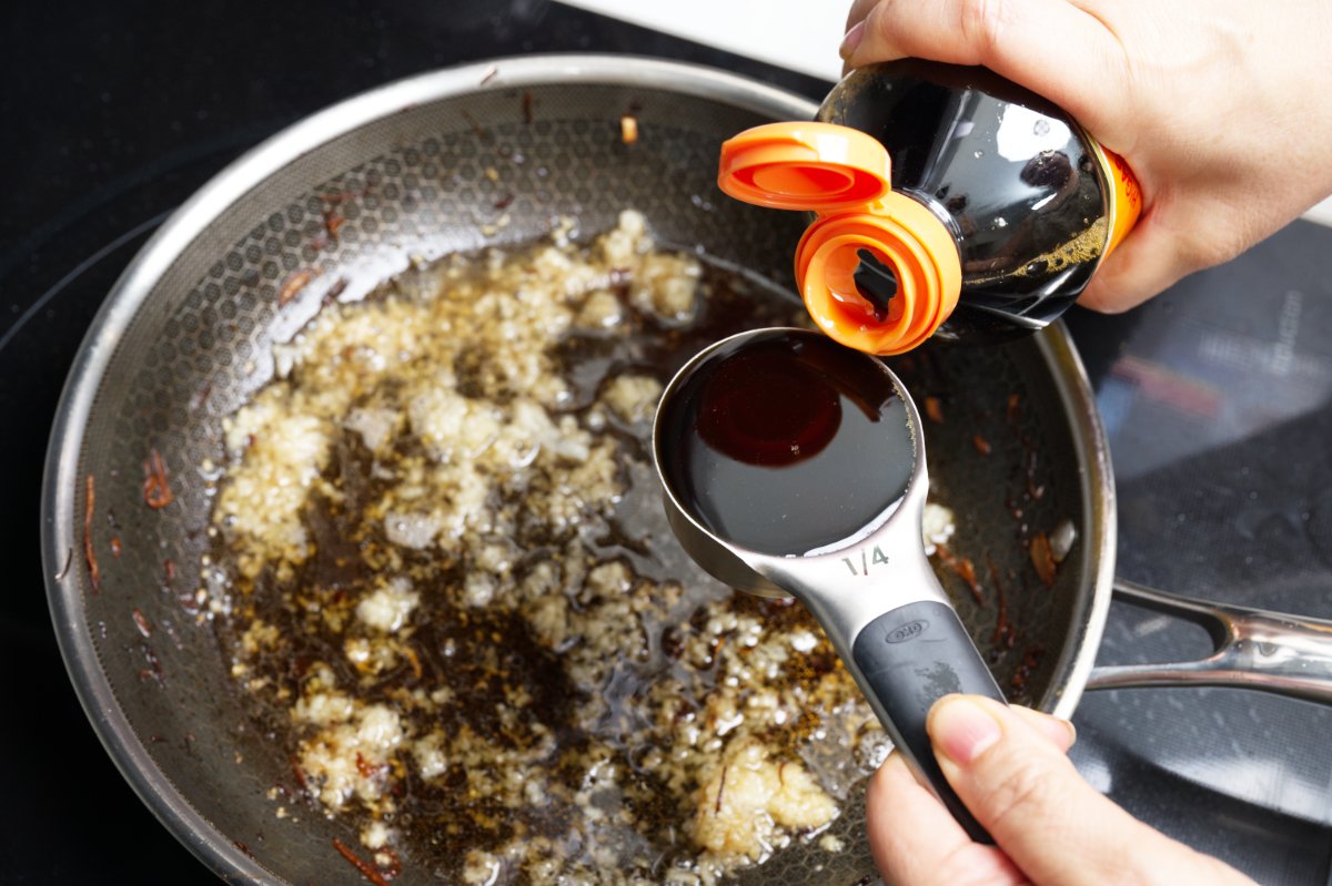 adding soy to taiwanese turkey rice sauce