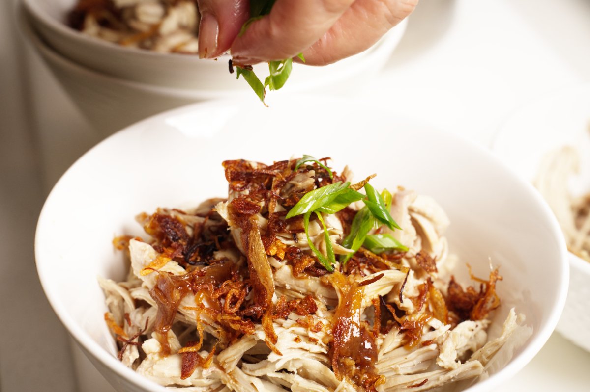 garnishing taiwanese turkey rice with scallions