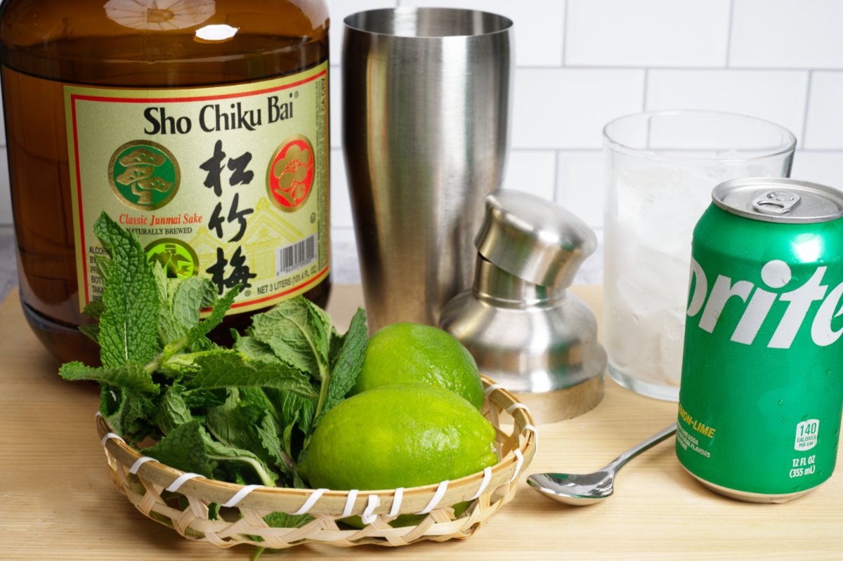 ingredients to make sake mojito