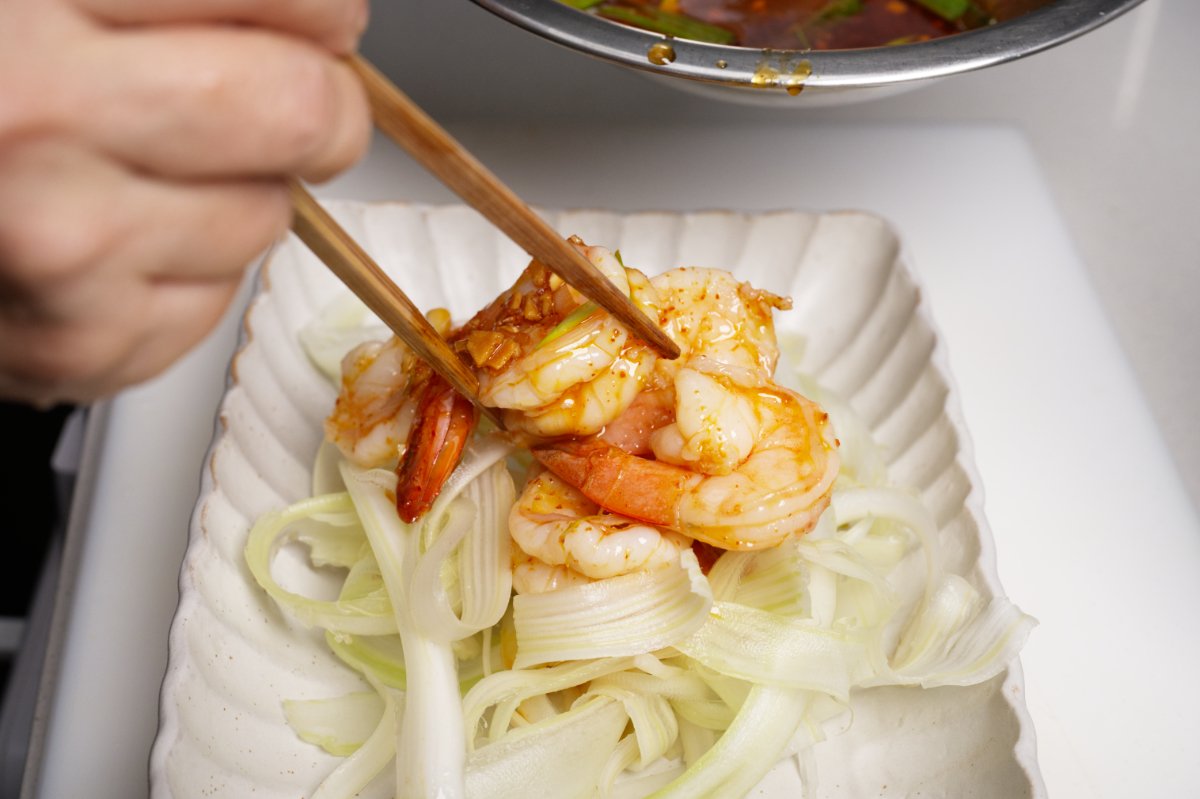 bed of celery curls for shrimp salad