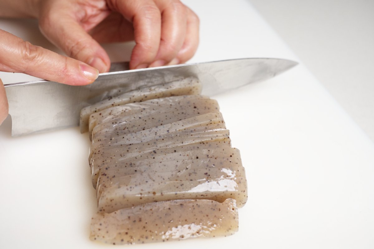 slicing block of konnyaku