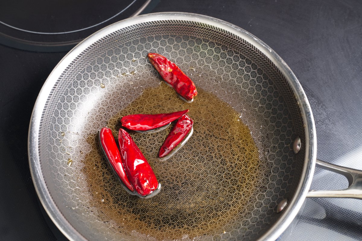 cook peppers til toasty for spicy konnyaku