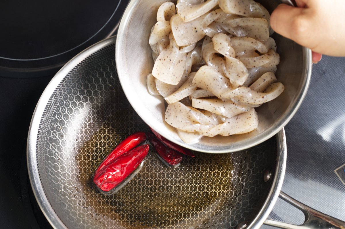 adding konnyaku to pan