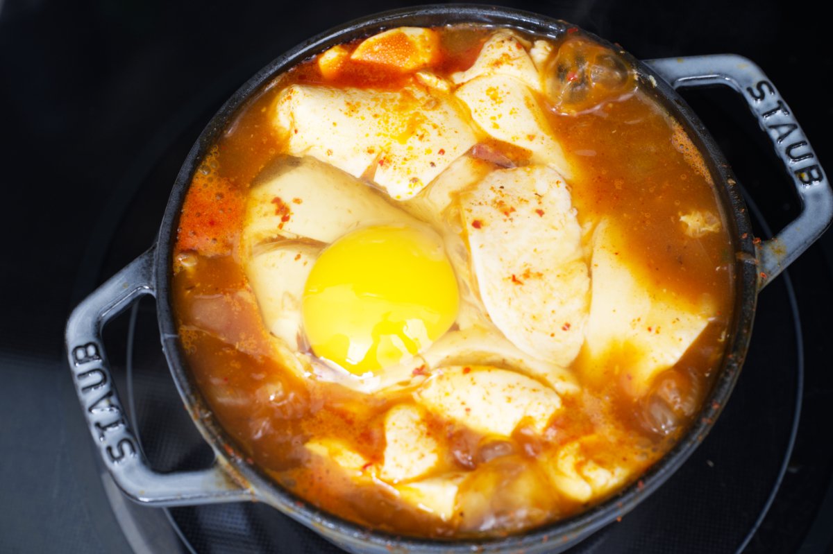 adding egg to sundubu-jjigae